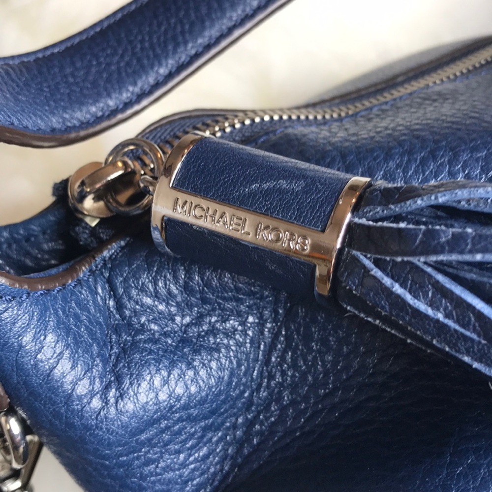 Michael Michael Kors Blue Pebbled Shoulder Bag - Picture 3 of 8